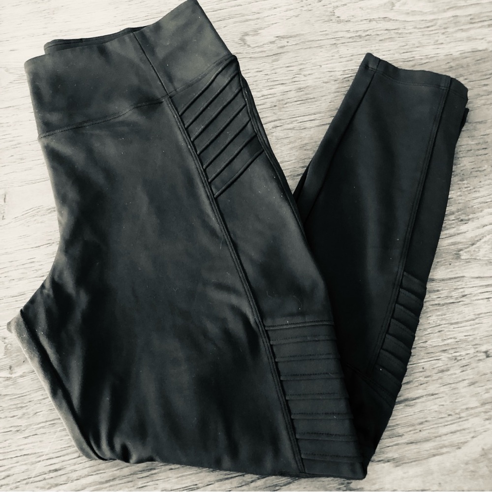 ATHLETA Black Delancy Motto Tights/Leggings